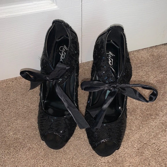 Shoes - Picture 3 of 4